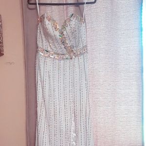 Wedding dress / prom dress